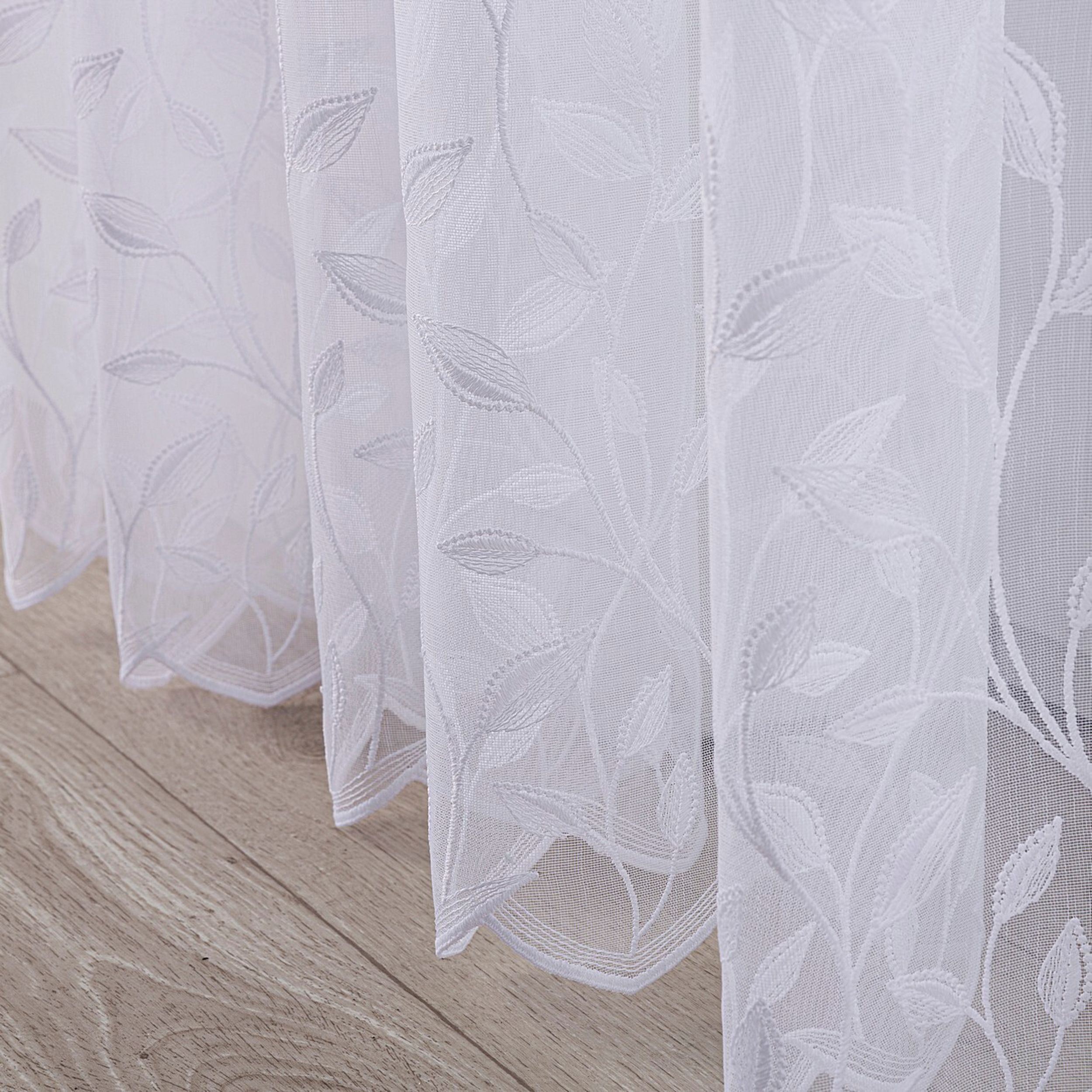 Voile 186-42 vit med mönsterkant