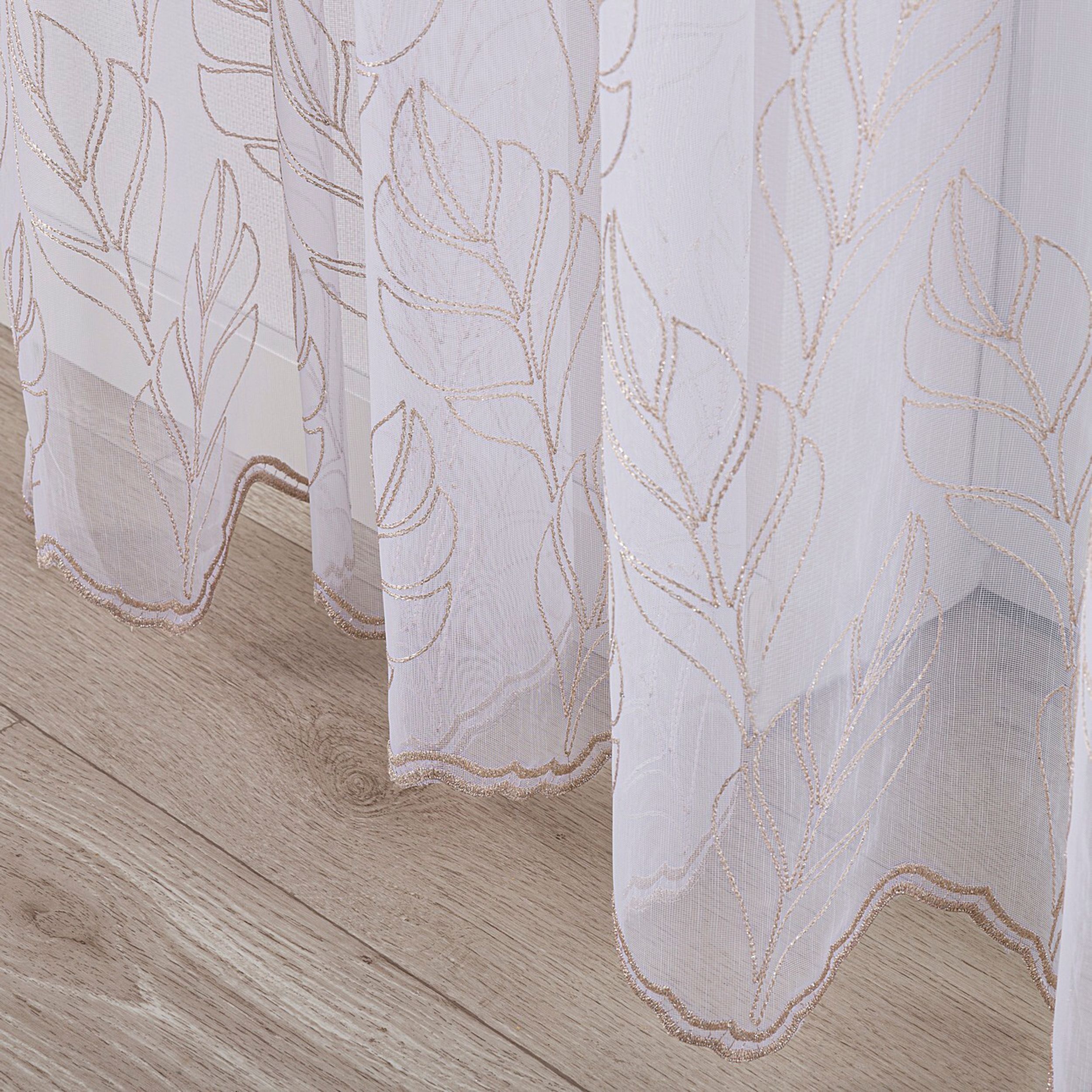 Voile 186-53 vit med gyllene mönsterkant