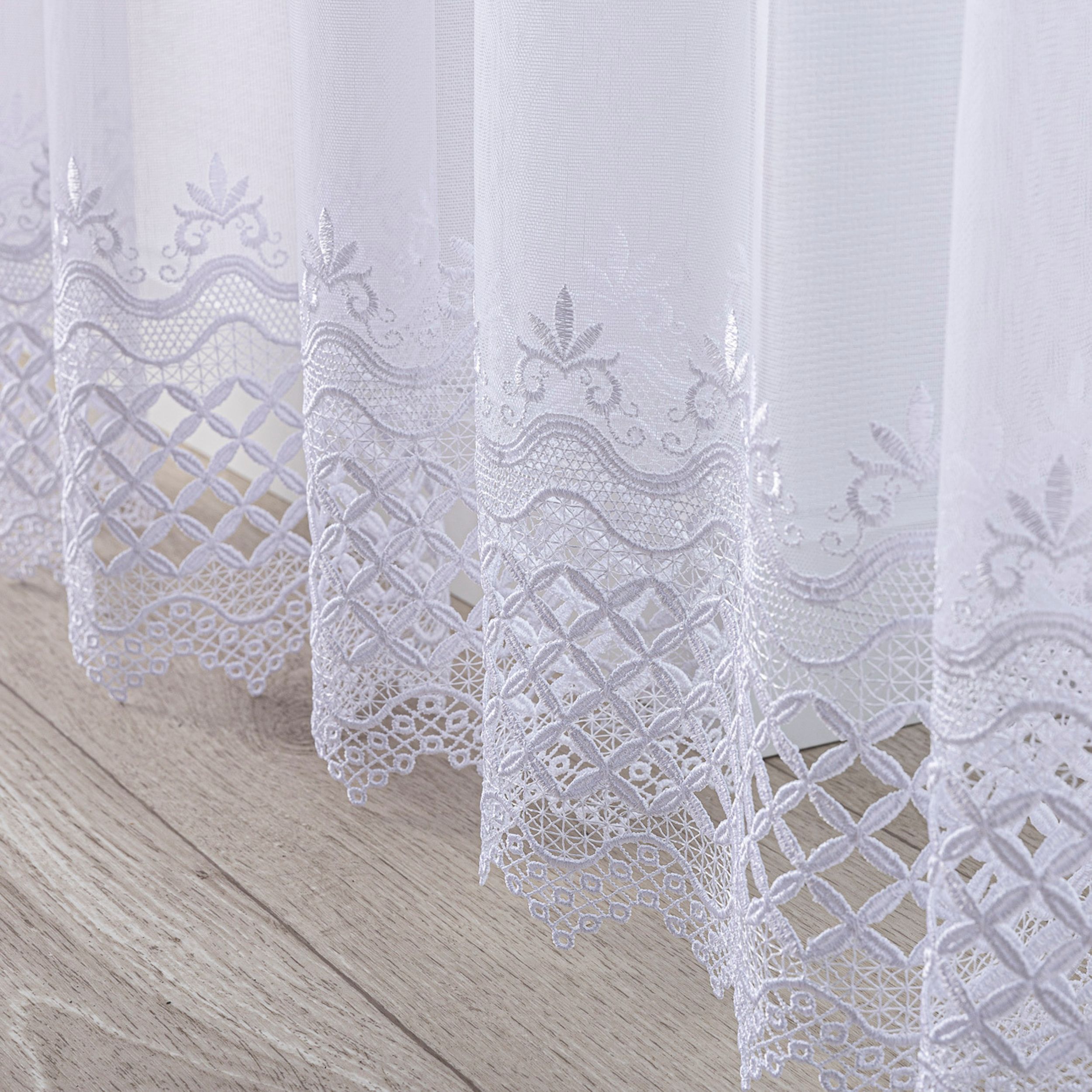 Voile 186-55 vit med mönsterkant